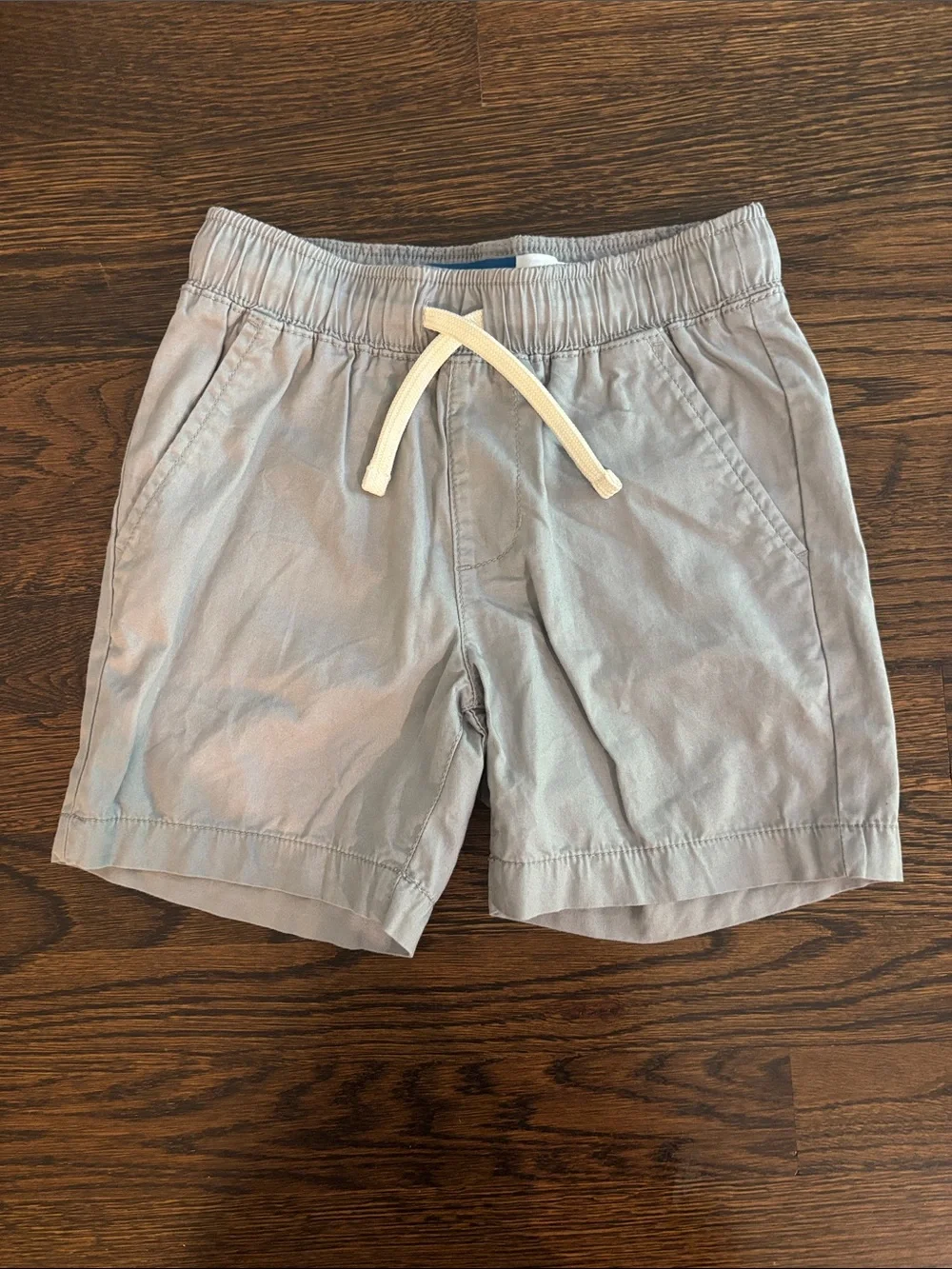Boys Old Navy Light Gray Drawstring Shorts, size small (6-7)