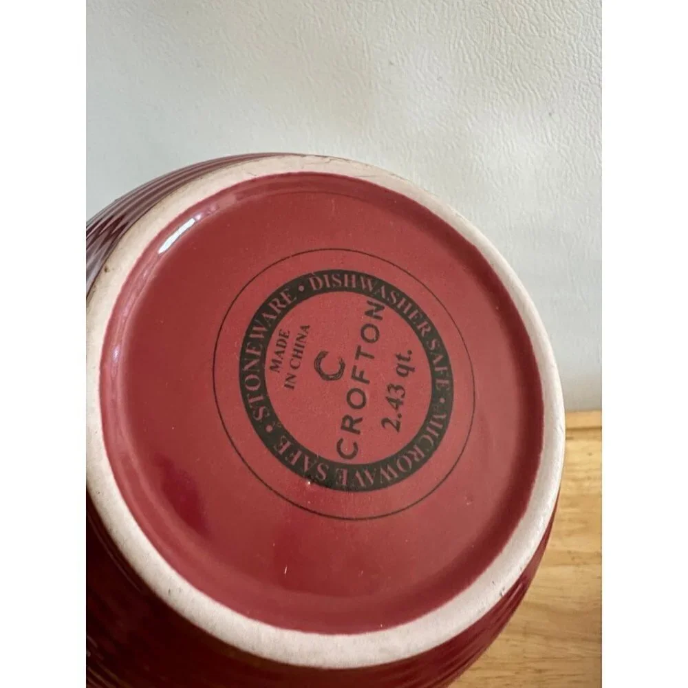 Crofton 2.43 qt Red Bowl