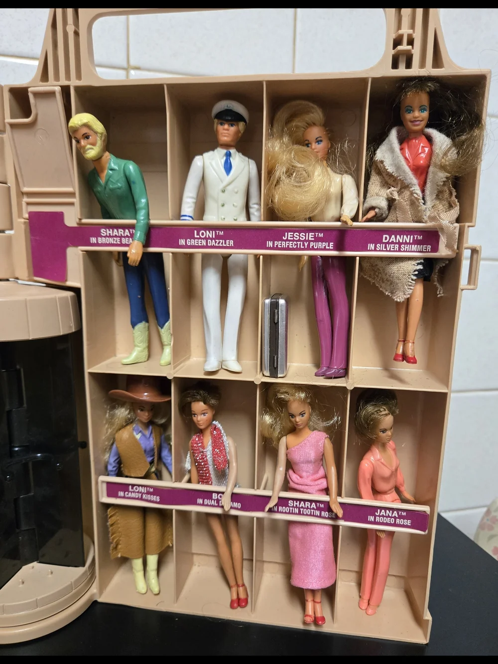 Glamour Gals Showplace Playset By KENNER 1981