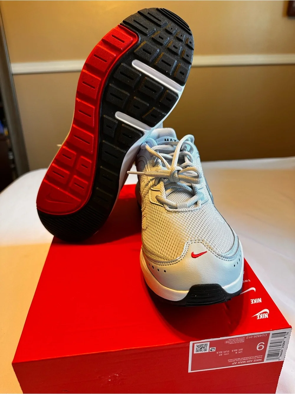 Nike Air Max AP  Men’s White and Silver Sneakers Box Without Lid Platinum Lid.