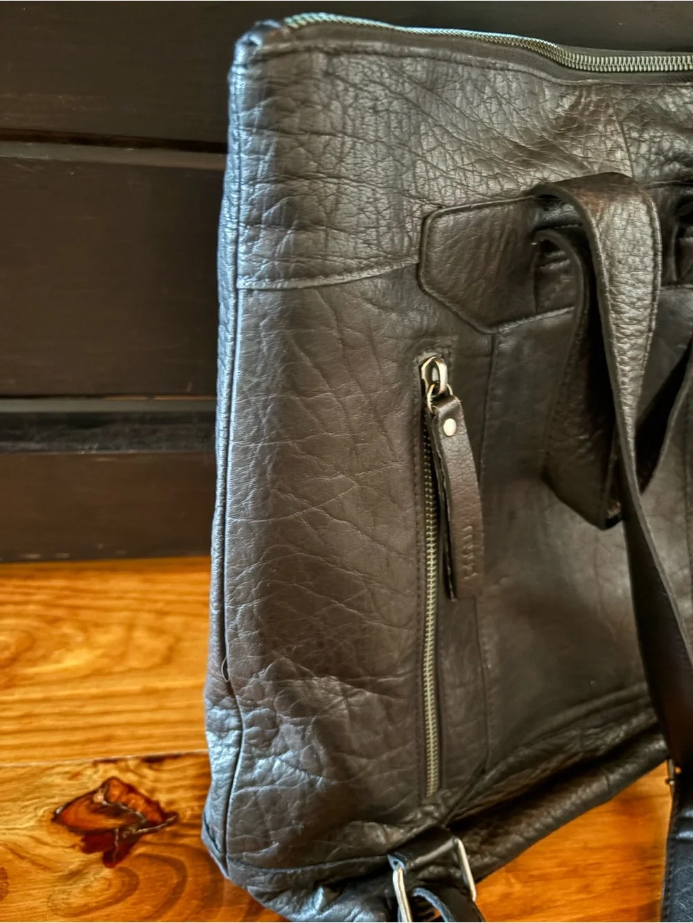 Muud black leather
