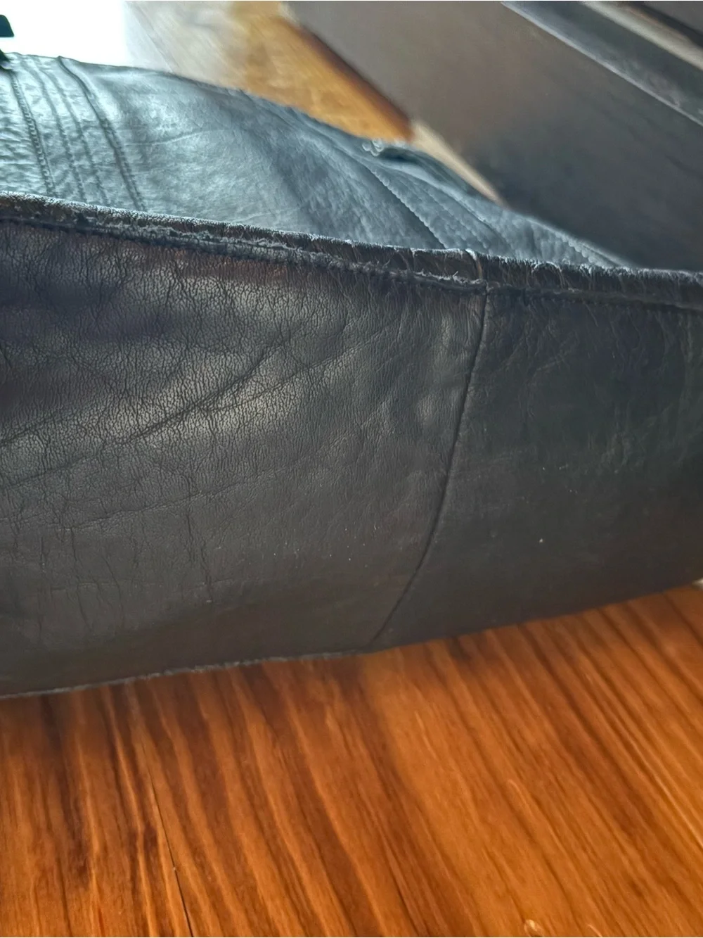 Muud black leather