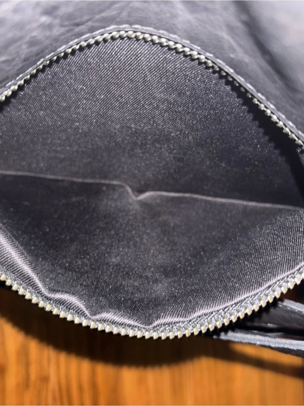 Muud black leather