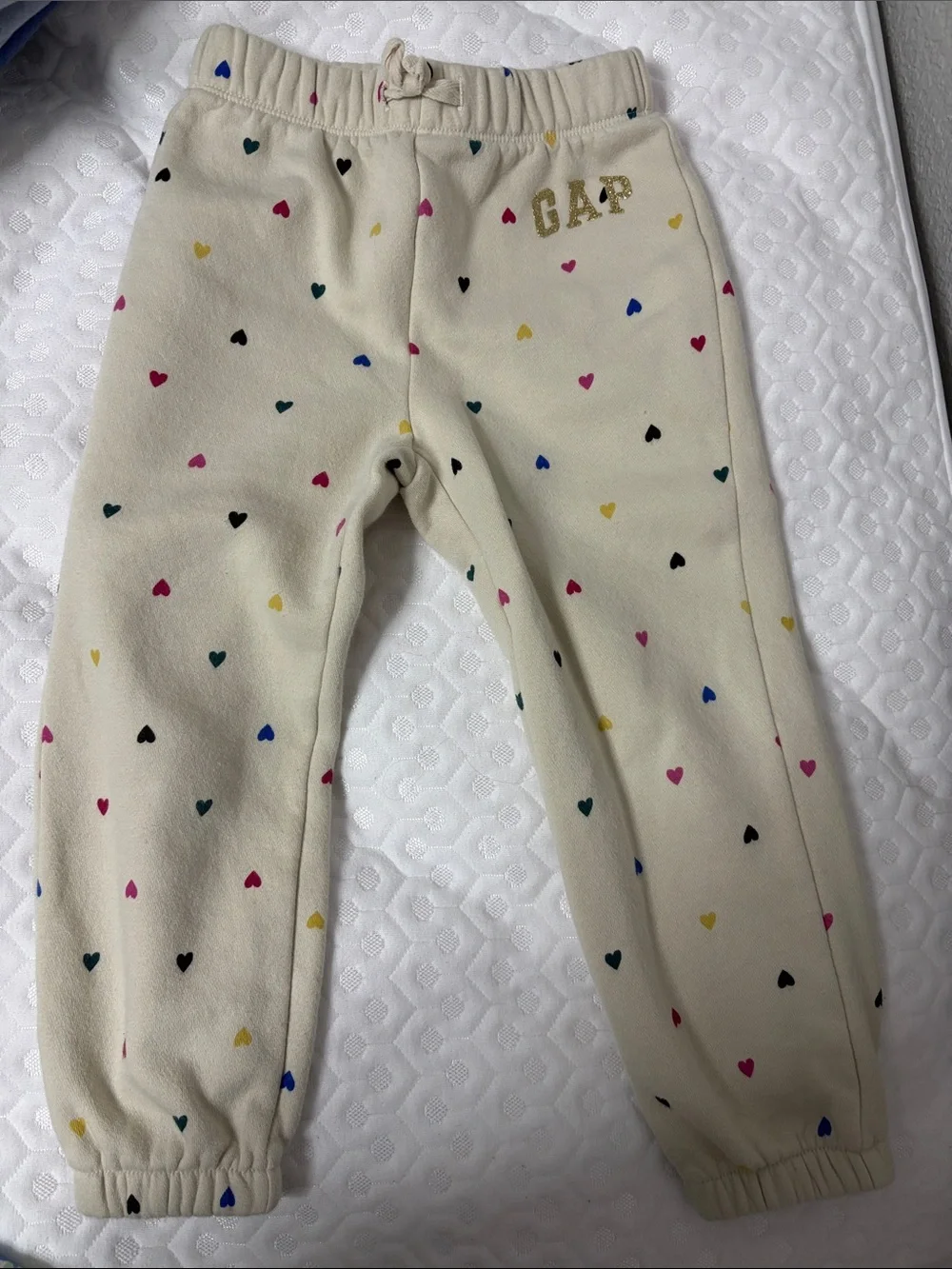 GAP Cream Sweatpants with Multicolor Heart Print