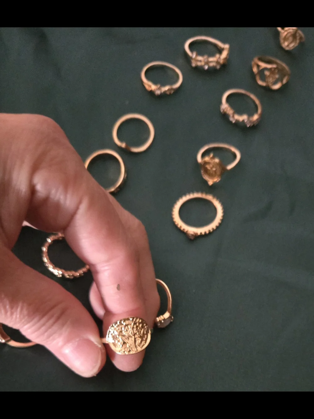 N/A elegant gold