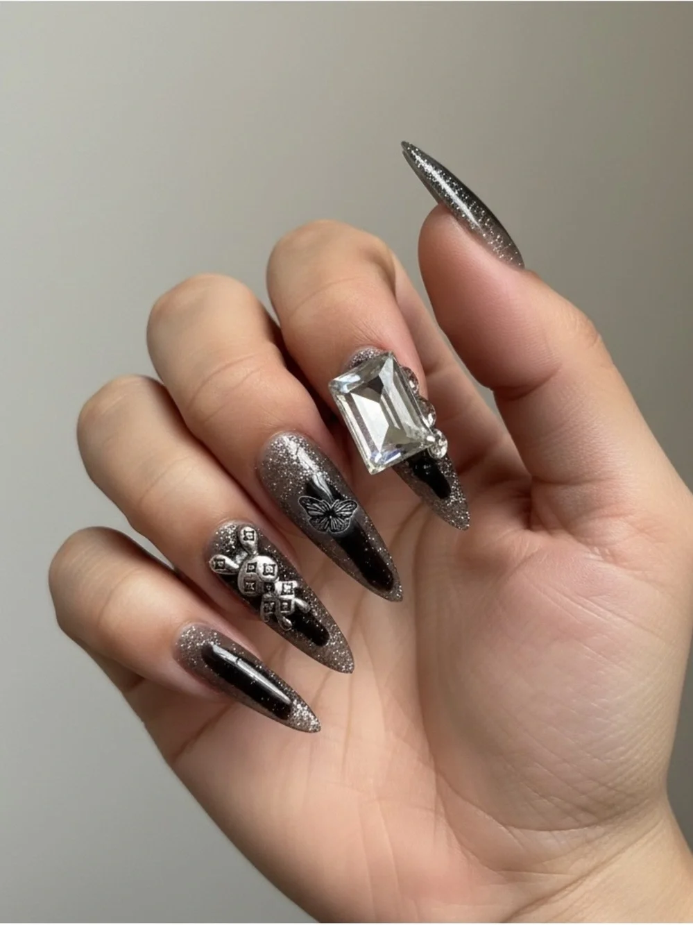 Black and silver press on nails