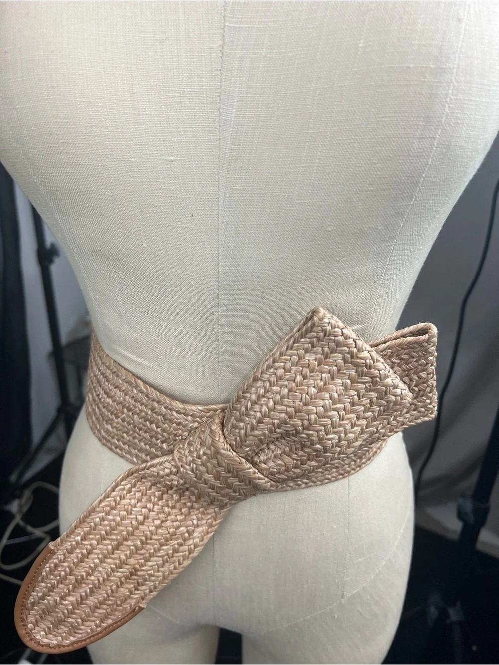 White House Black Market Woven Straw Bow Belt in Natural Tan