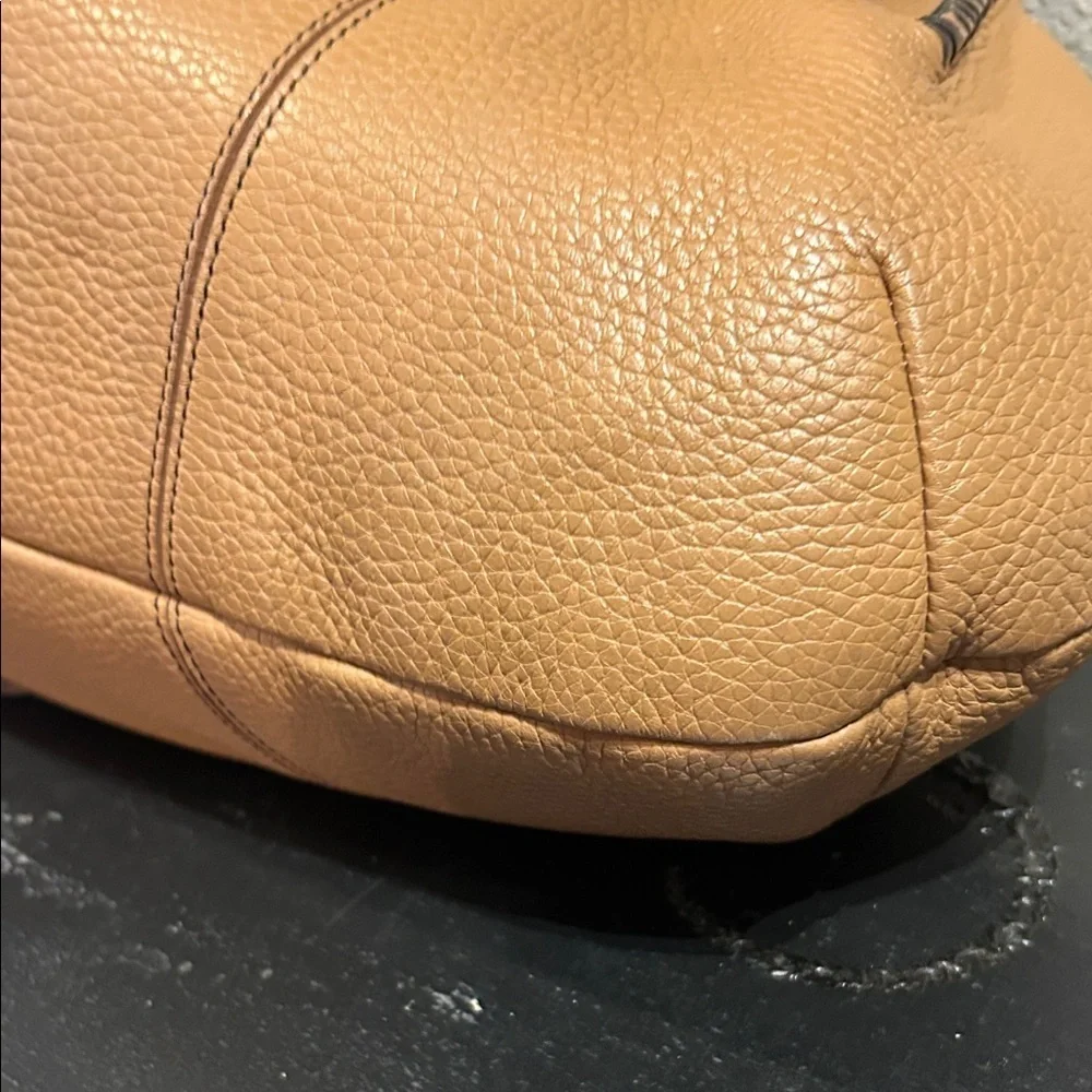 Brighton elegant tan