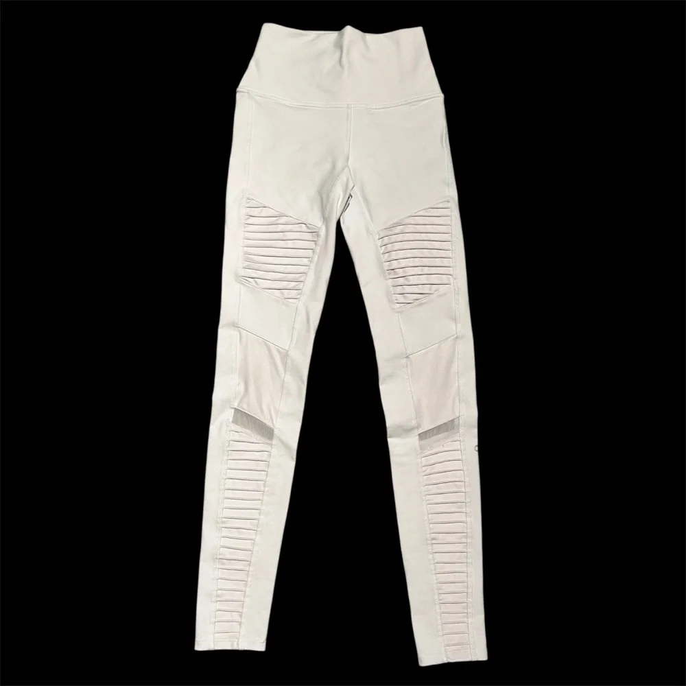 Alo Yoga High-Waist Moto Legging in White. Size XS