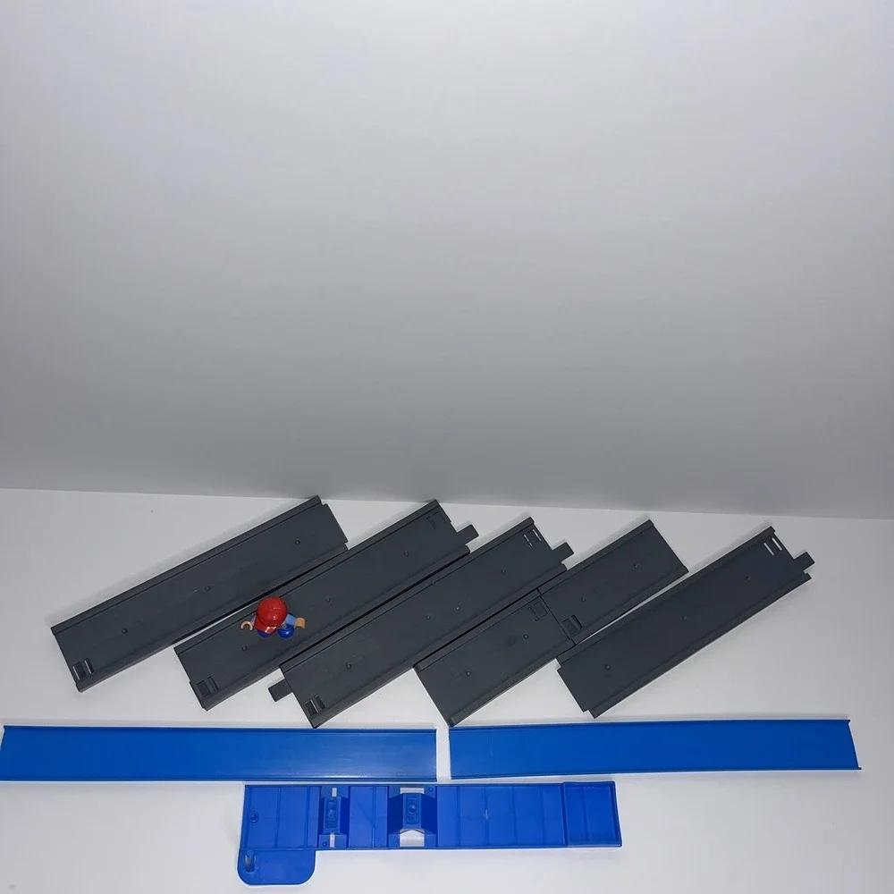 LEGO DUPLO Replacement People Figures with Tracks Street Connectable Tracks