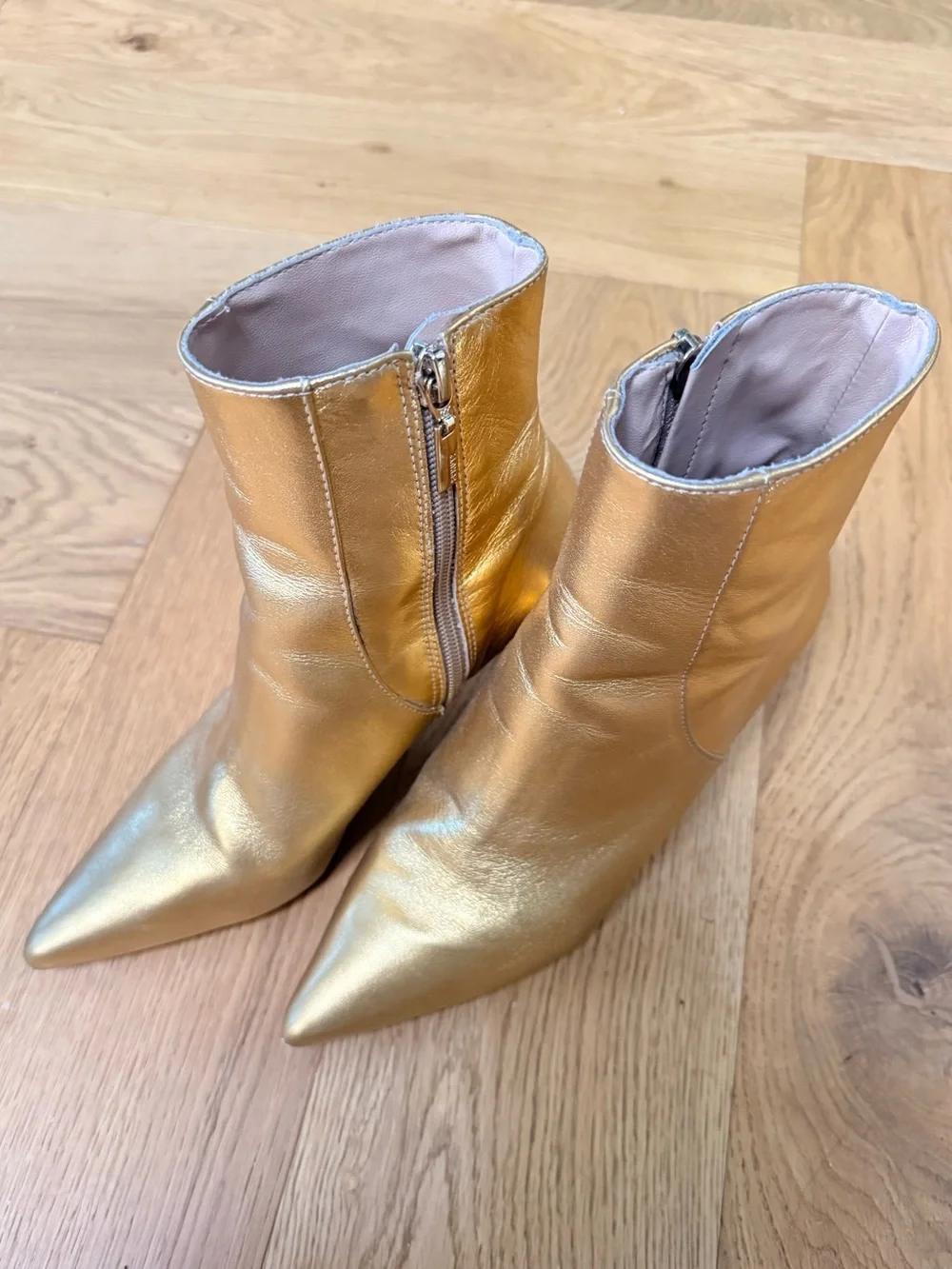 SCHUTZ stylish metallic