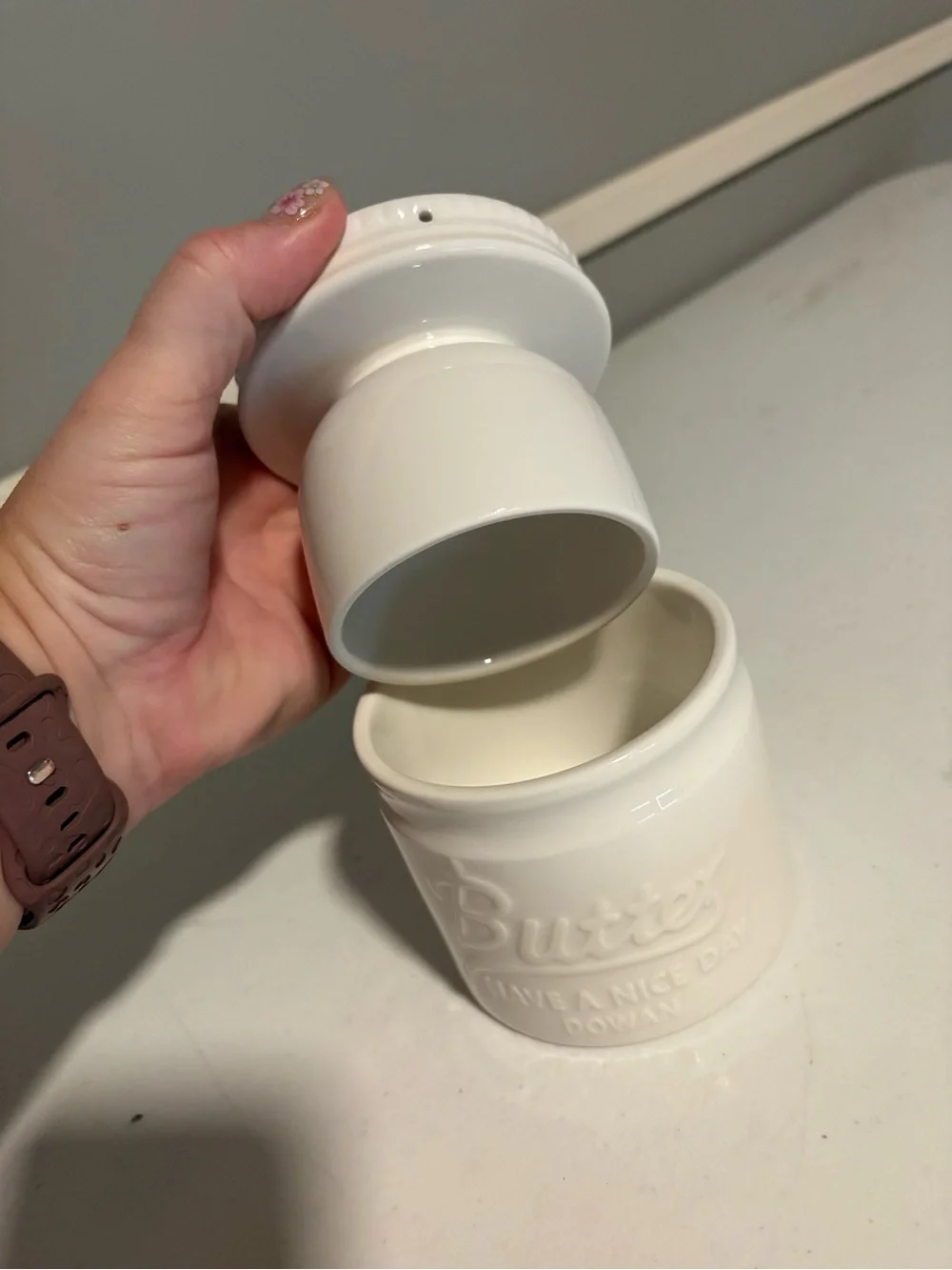Dowan lid embossed butter
