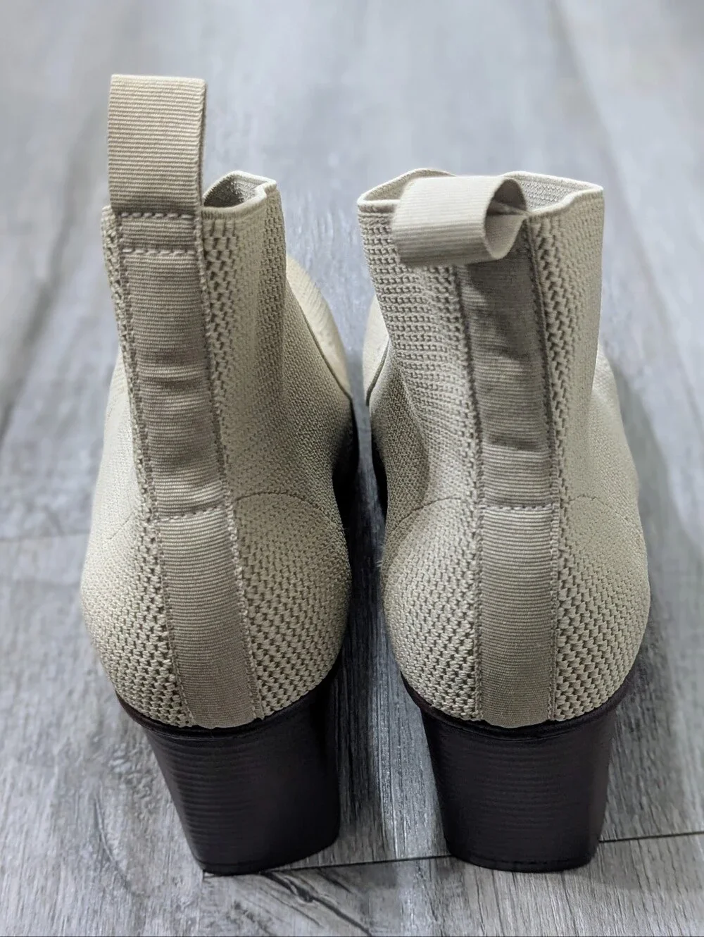 CHARLESTON SHOE CO. stylish cream