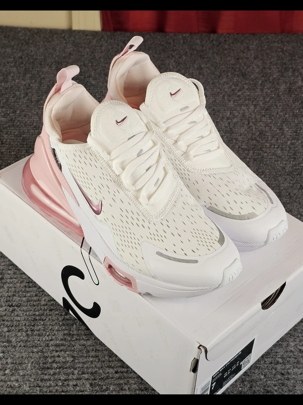 Nike lightweight knit