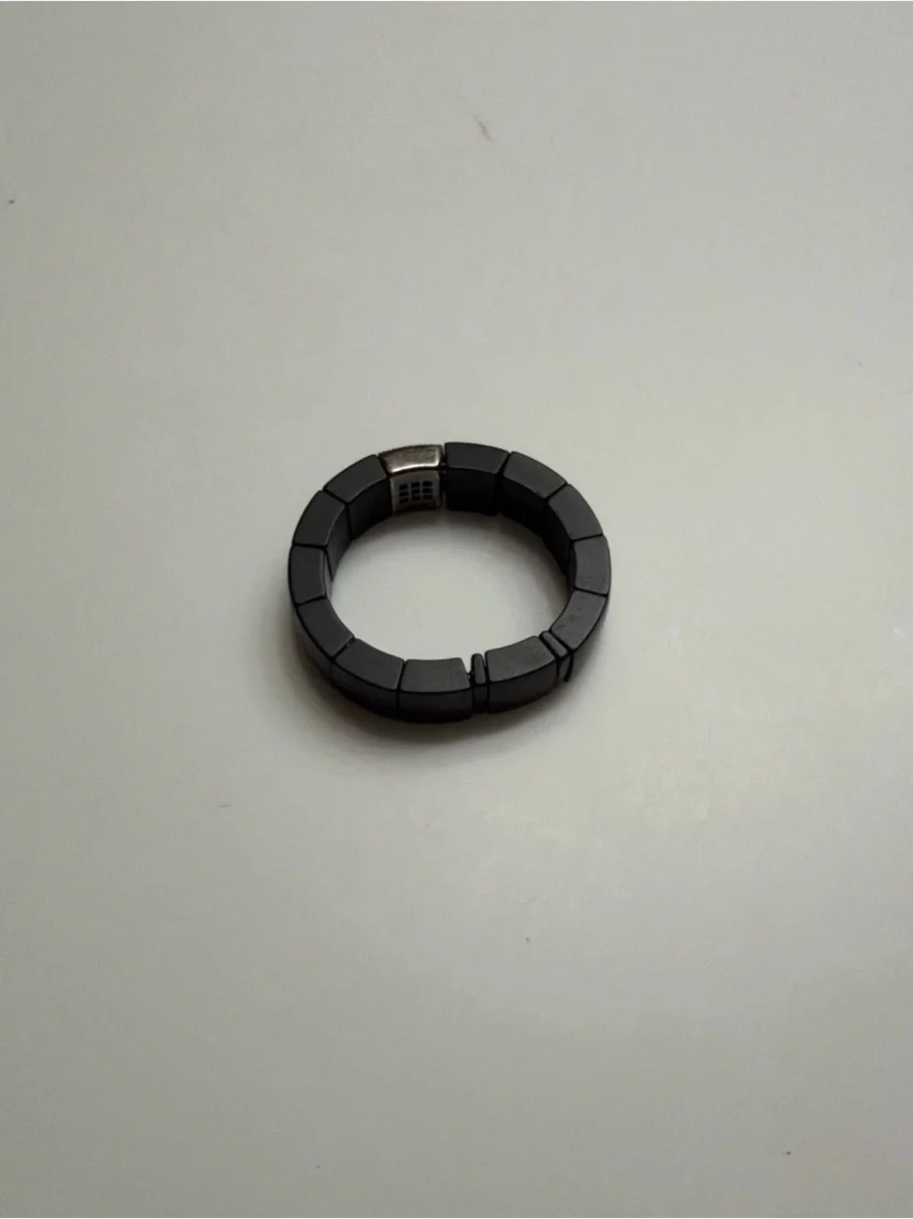 Roberto Demeglio rests carat black