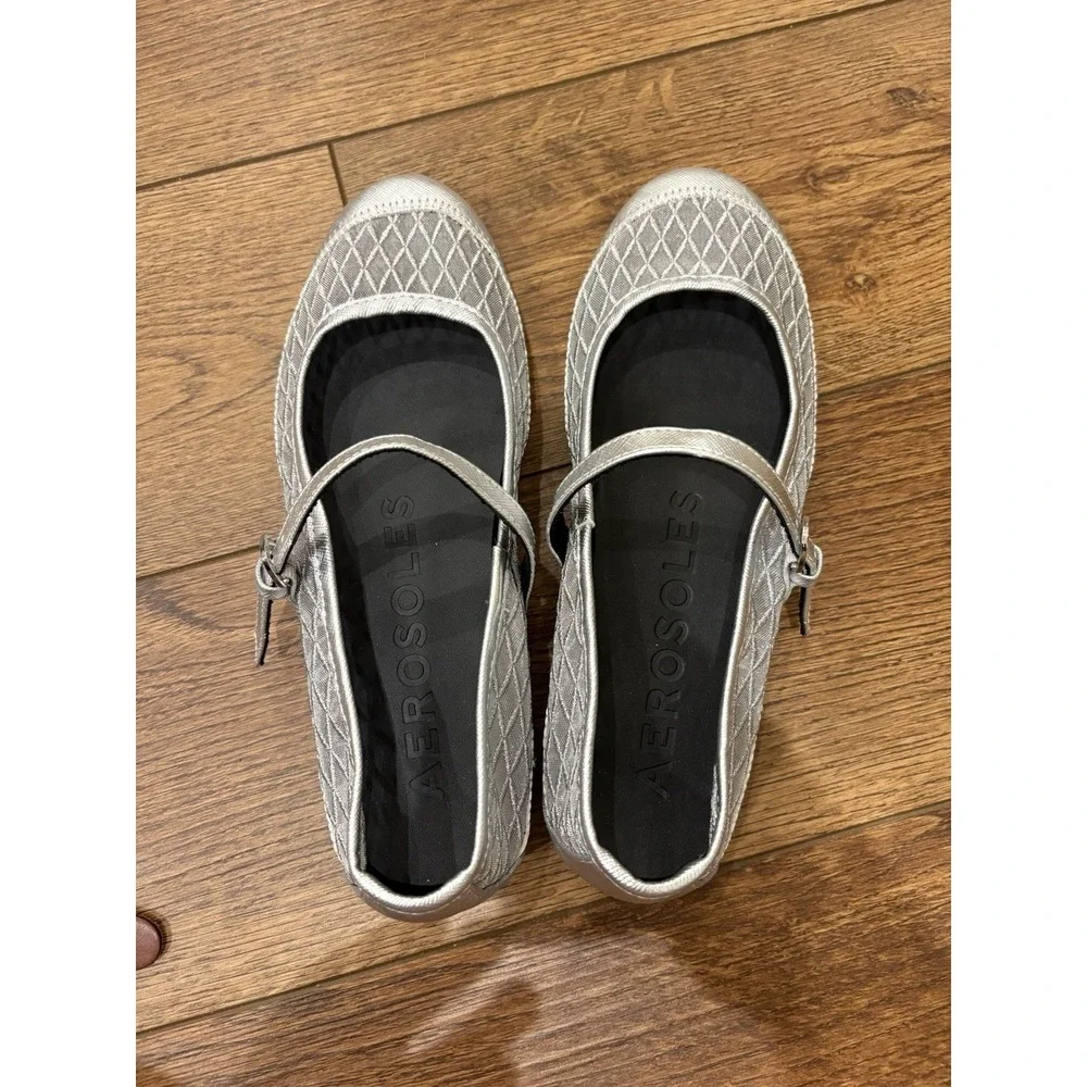 AEROSOLES any classic