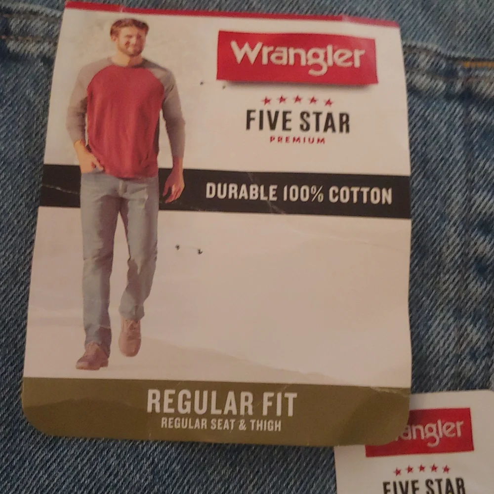 Wrangler Classic 5 pocket Medium Wash Jeans. Size 44x30 Regular Fit