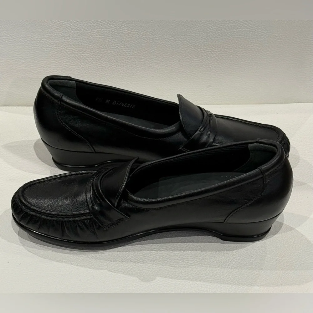 SAS Tripad Easier Slip On Wedge Black Leather Loafers Women's Size 7.5 M