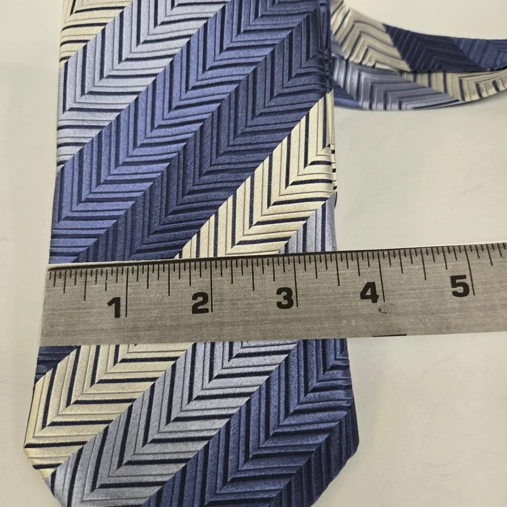 Canali Blue Silver Chevron Herringbone Silk Tie Made in Italy Mens Necktie