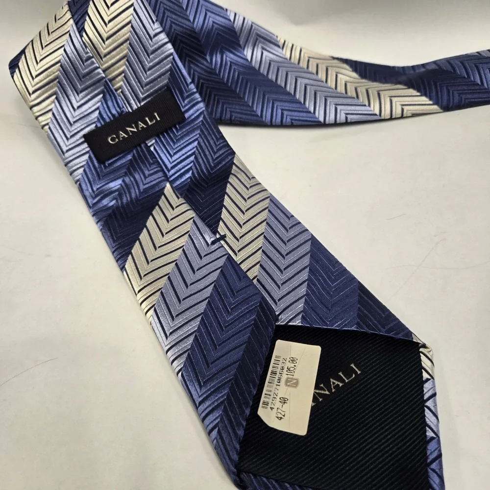 Canali Blue Silver Chevron Herringbone Silk Tie Made in Italy Mens Necktie