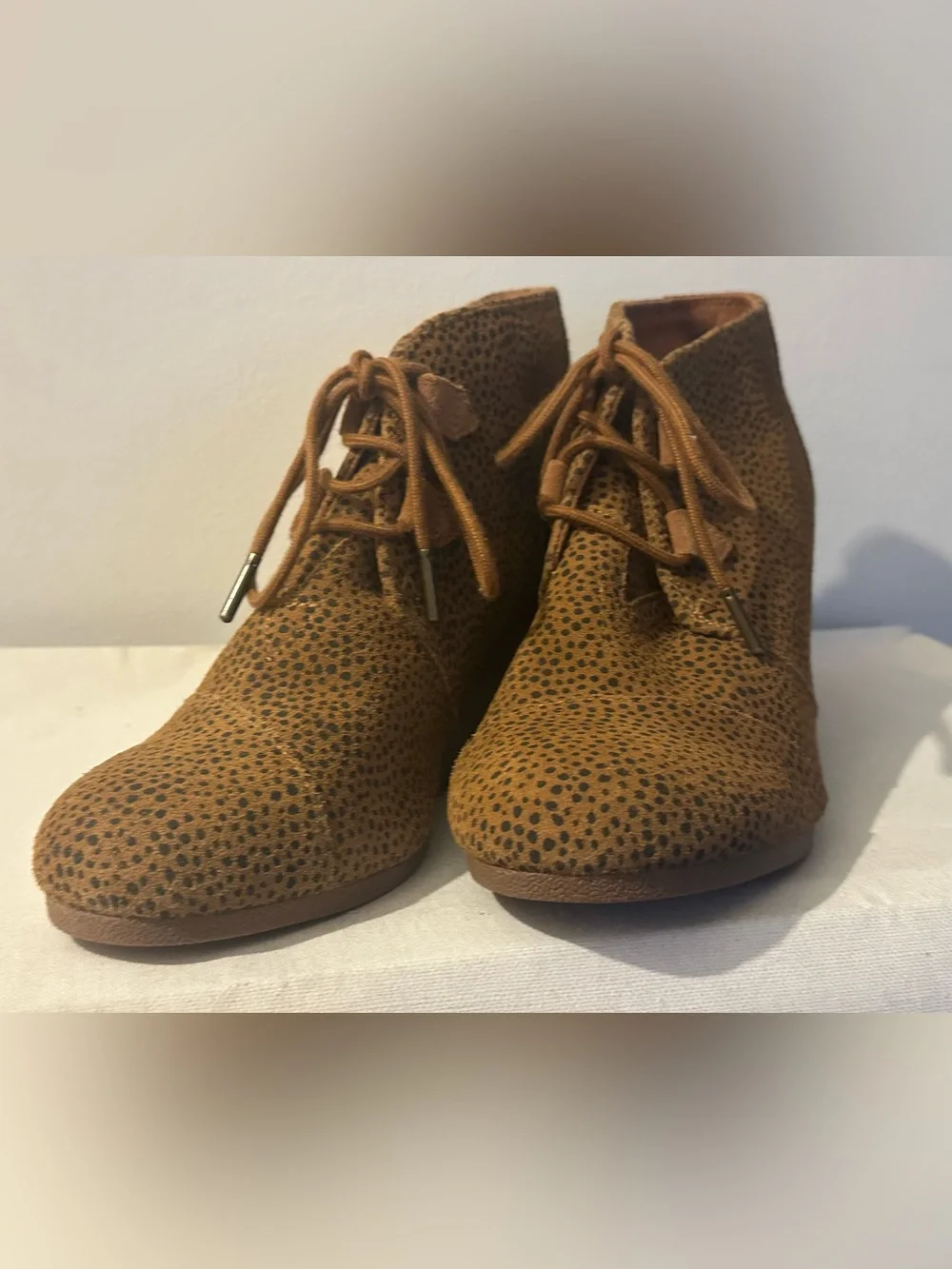 Toms step out