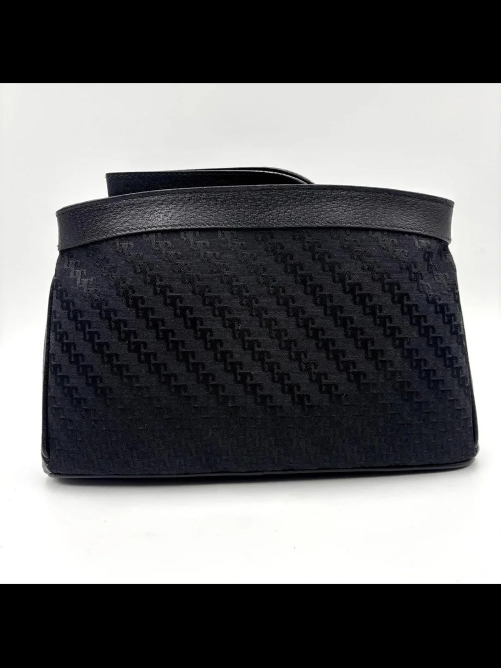 Gucci wristlet pouch