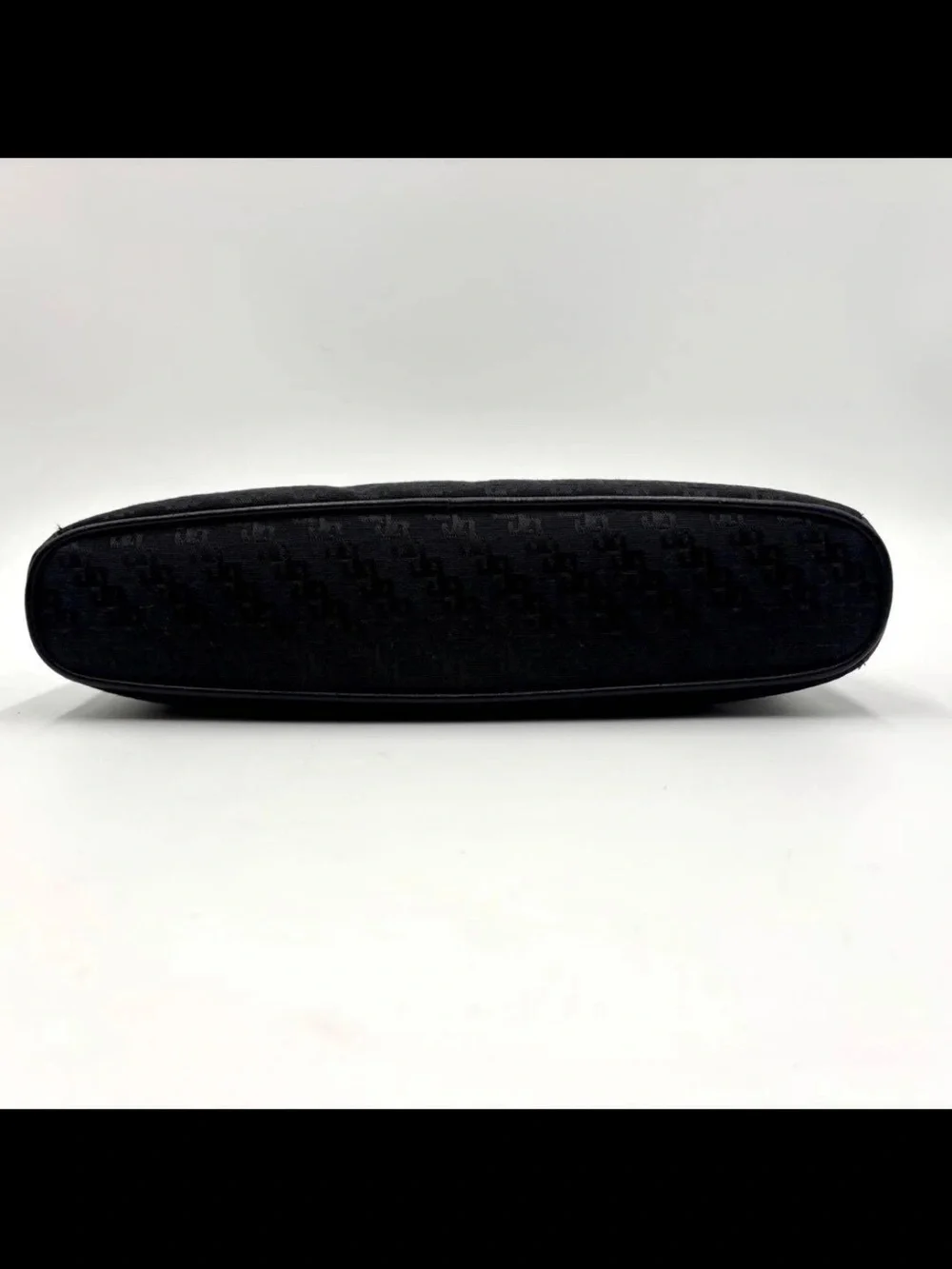 Gucci wristlet pouch