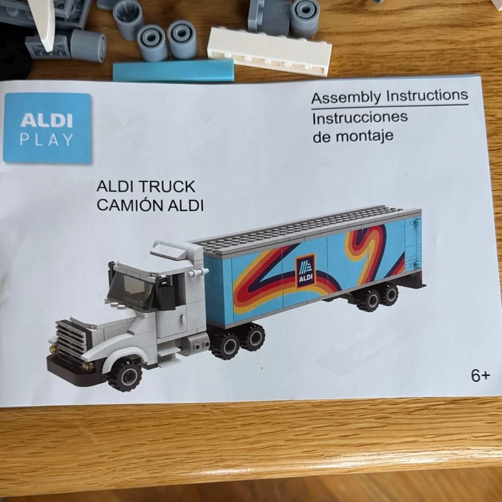 iPlay Aldi Grocery Store Tractor Trailer Semi Truck Building Block Set *open box
