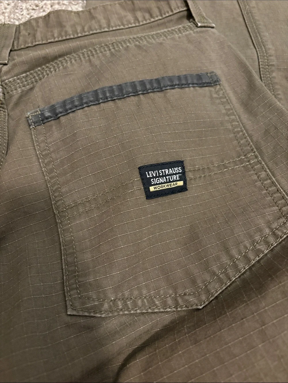 Levis Strauss durable olive