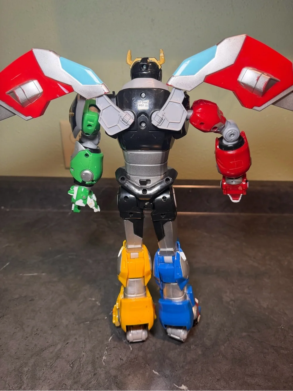 Voltron: Legendary Defender Ultimate 14” Electronic Figure Light Up Works 2017