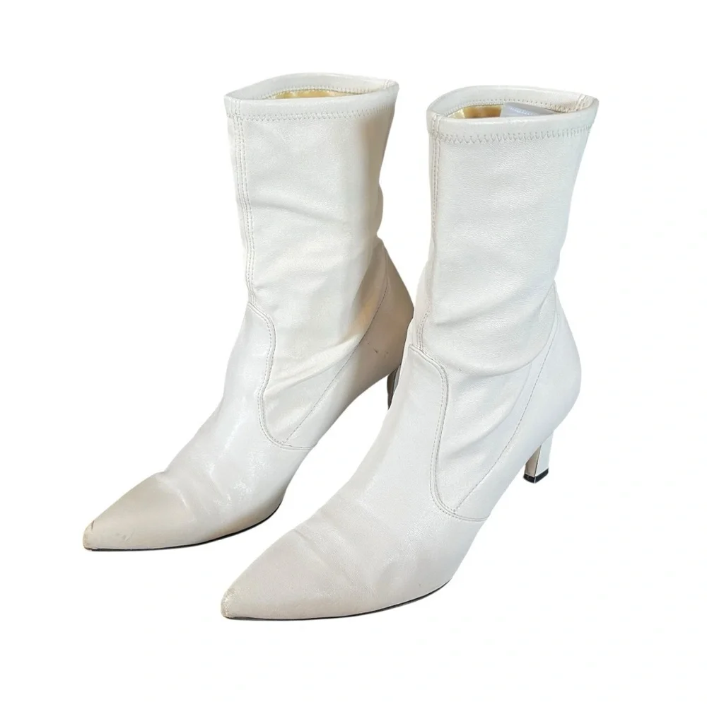 Stuart Weitzman cream leather boots! Size 7.5