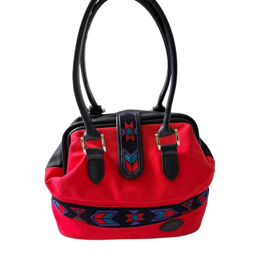 Circle Y Sibyls Collection structured handbag closure