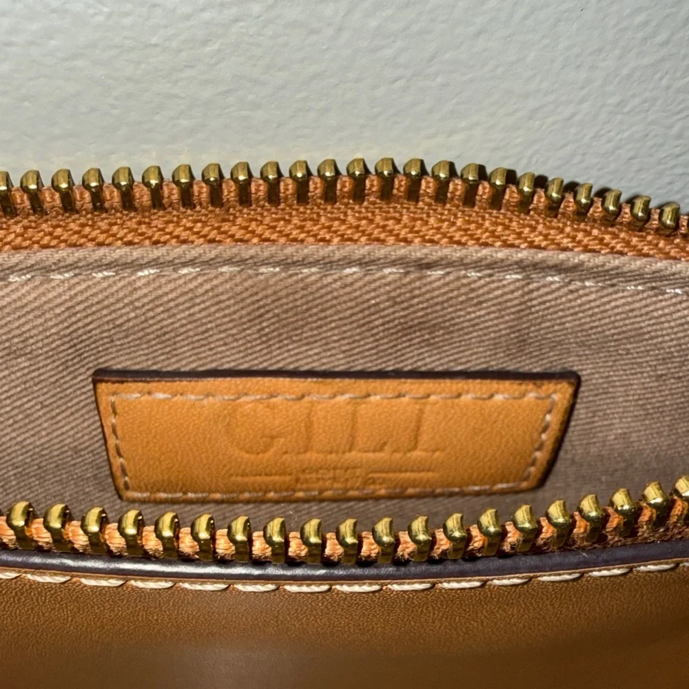 G.I.L.I. slim leather