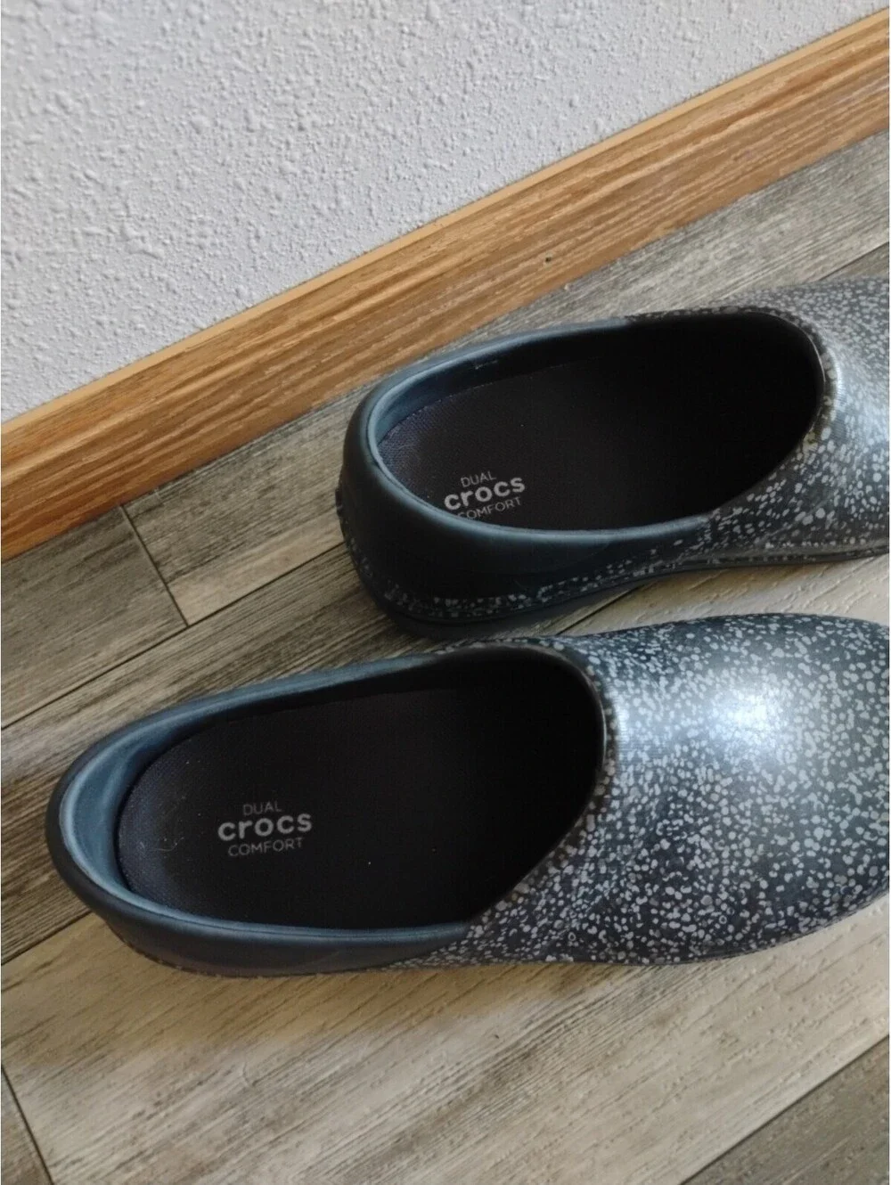 Crocs Clogs Womens (11 W) Neria Pro II Black Speckled Waterproof Comfort Nursing
