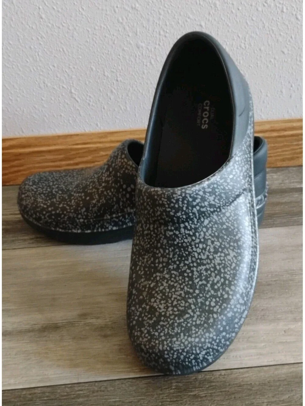 Crocs Clogs Womens (11 W) Neria Pro II Black Speckled Waterproof Comfort Nursing