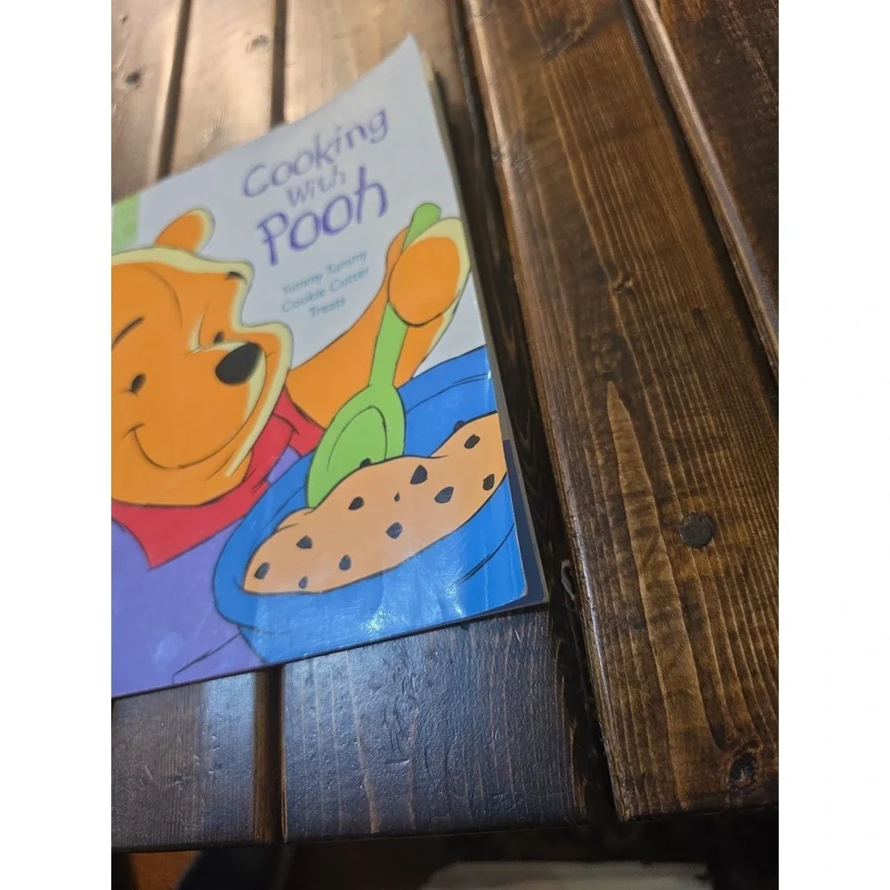 Cooking with Pooh : Yummy Tummy Cookie Cutter Treats, with Four C