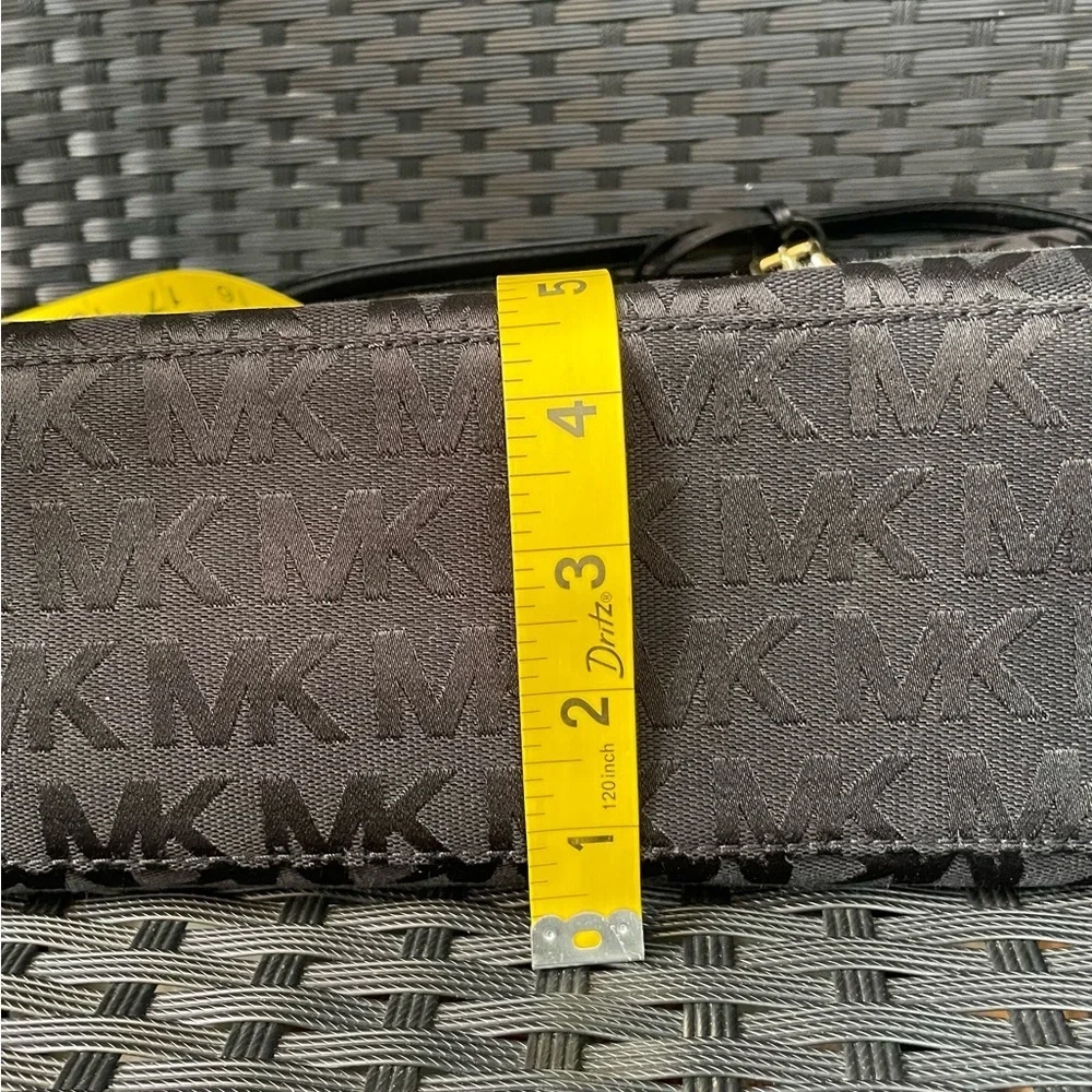 Michael Kors versatile design