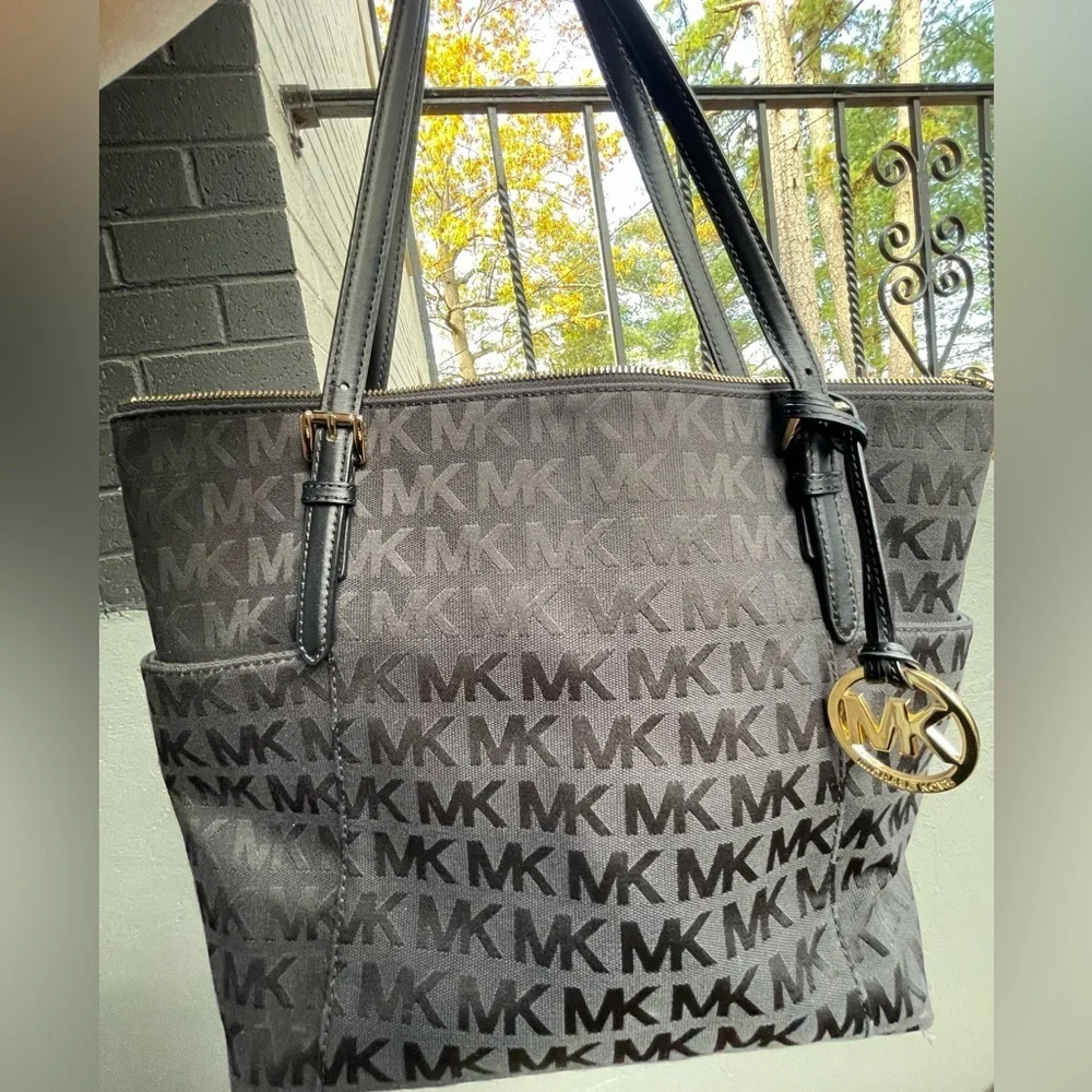 Michael Kors pattern 🎀authentic mk