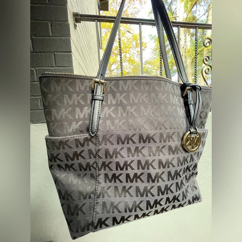Michael Kors bag🦋 sleek mk