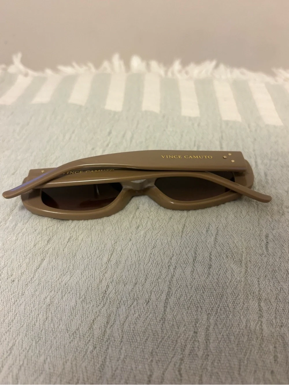 Vince Camuto chic lightweight easy
