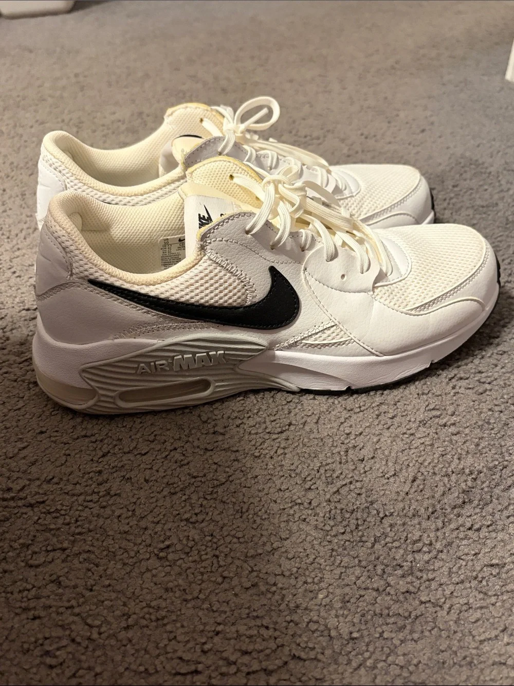 Nike White and Black Air Max Casual Sneakers