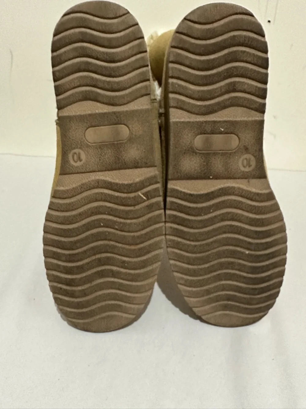 Universal Thread stylish tan