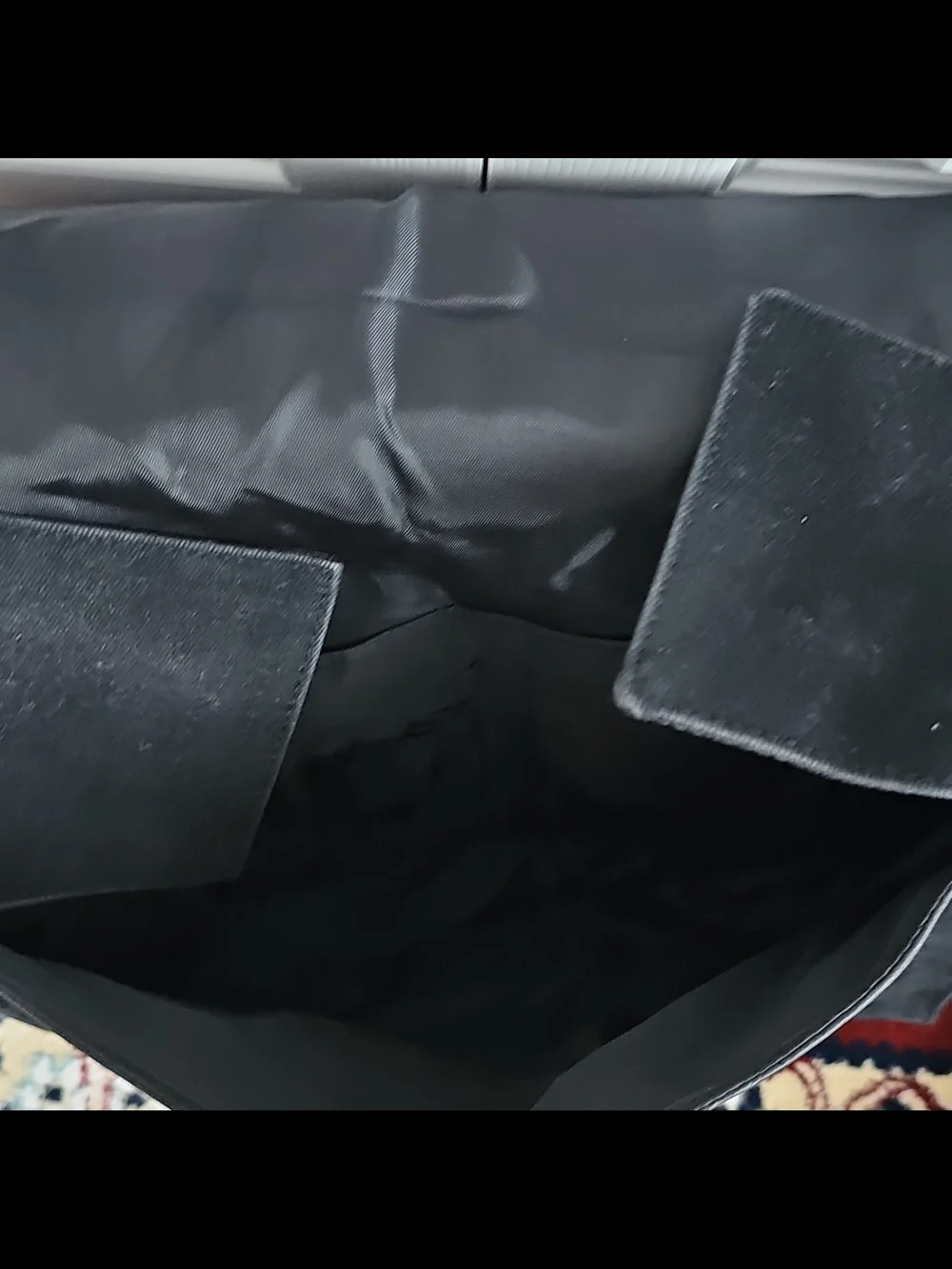 HUGO sleek messenger