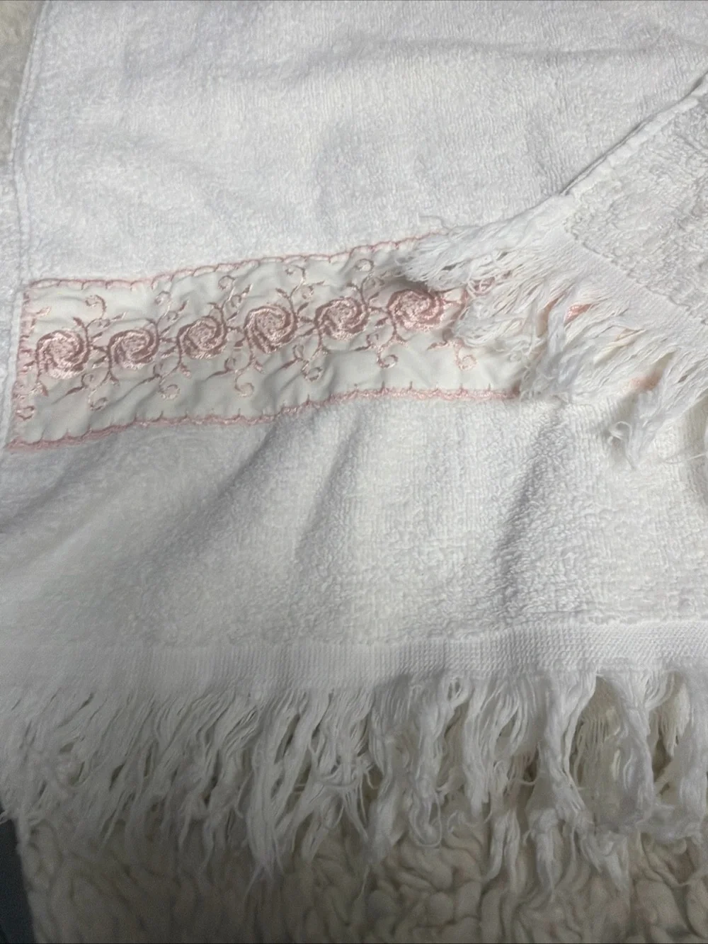 Vtg Wamsutta Heritage White Towel with Pink Embroidered Rose Border
