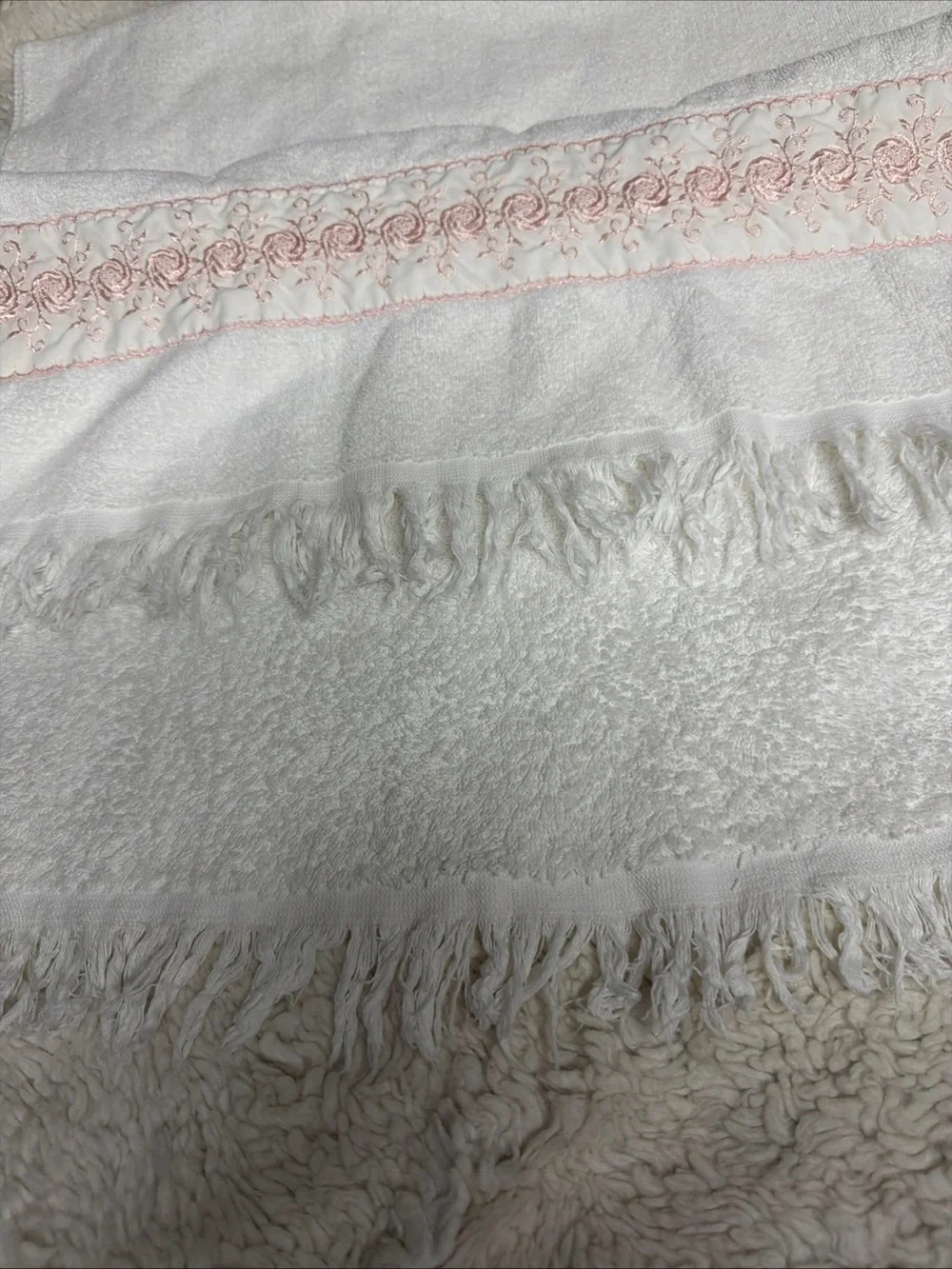 Vtg Wamsutta Heritage White Towel with Pink Embroidered Rose Border