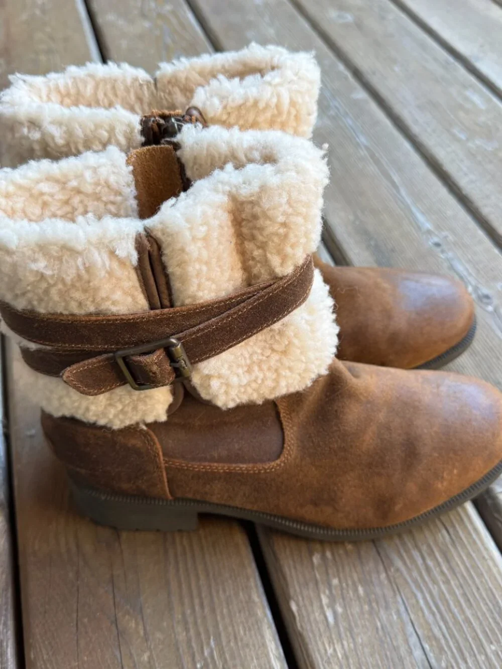 UGG excellent gently