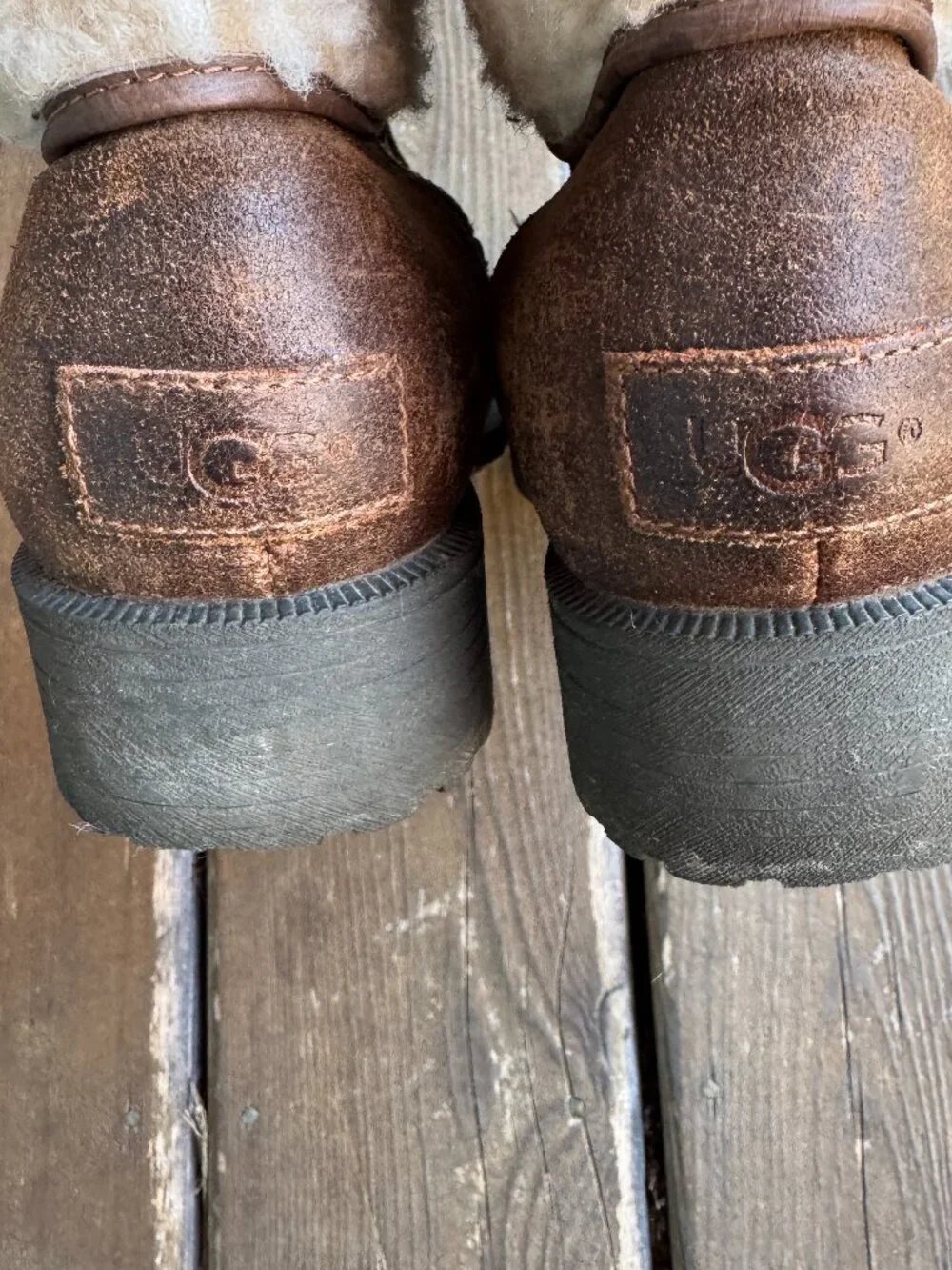 UGG excellent gently