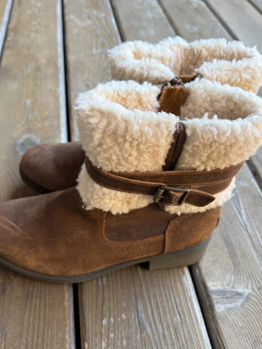 UGG excellent gently