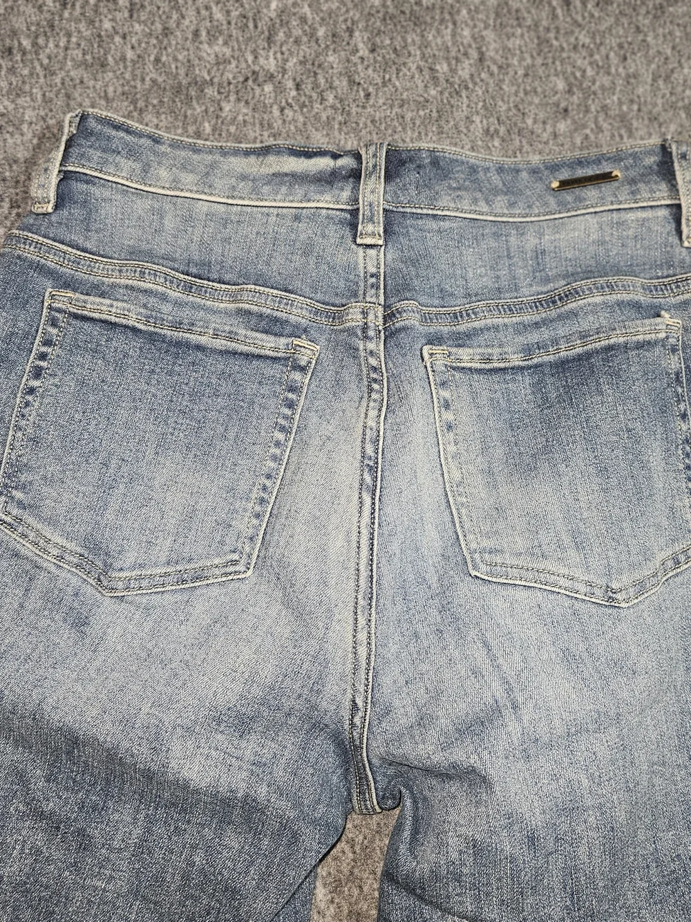 Carve Designs Men's Straight Jeans in Light Blue Wash