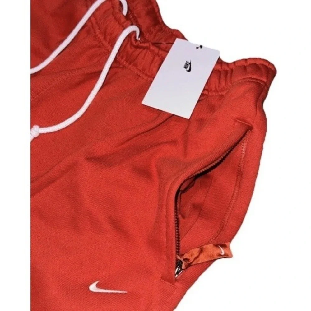 Nike sportswear solo